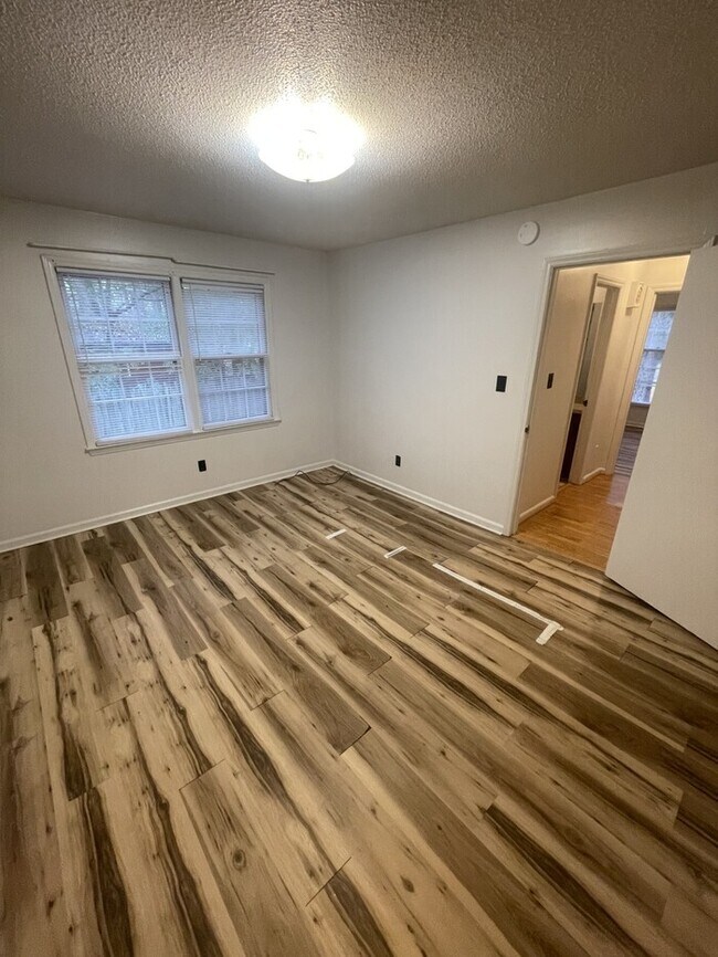 Building Photo - 3 bd 2 ba Ranch