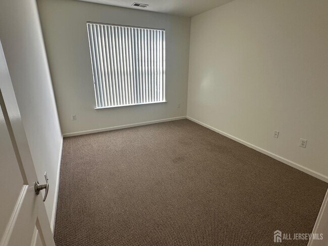 Building Photo - 45 Roosevelt Ave