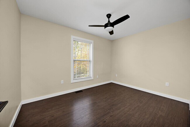 Building Photo - 369 Meadowview Dr