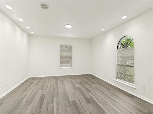 Building Photo - 905 Hawthorne Dr