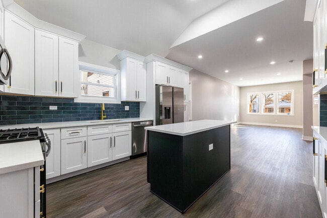 Building Photo - 5552 S Shields Ave