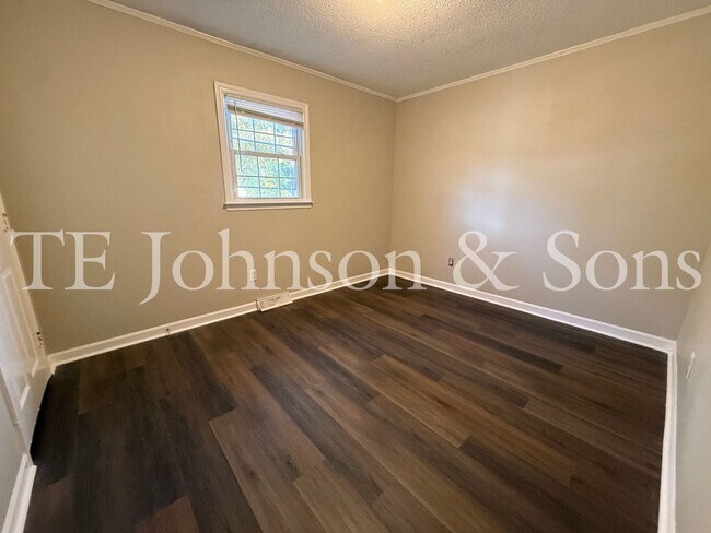 Building Photo - Cozy 3 Bedroom Home with Modern Touches in Winston-Salem