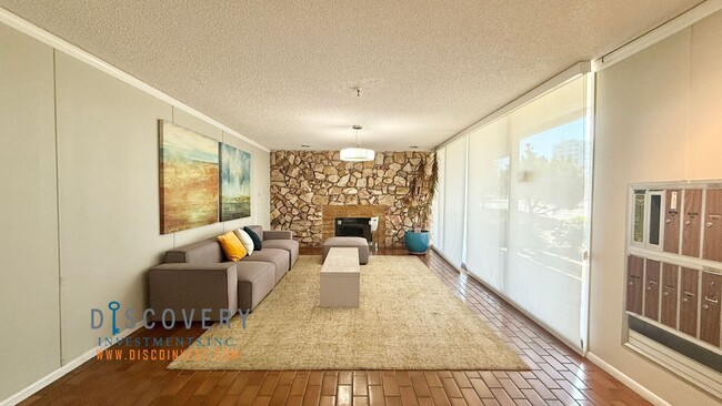 Building Photo - Lake Merritt Condominium 2 Bedroom, 2 Bath...
