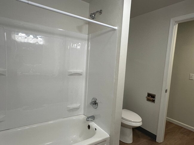 Building Photo - Your Newly Updated 3 Bed, 1 Bath Move-In Ready Home!