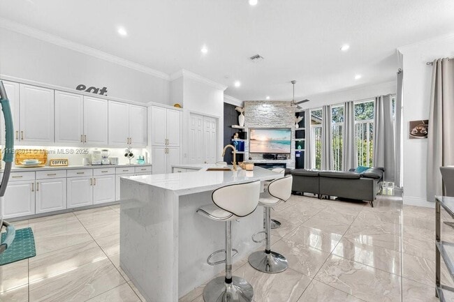 Building Photo - 6313 Paradise Cove