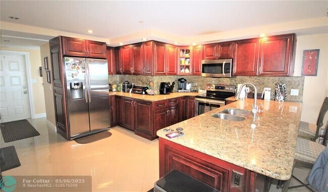 Building Photo - 3499 Oaks Way