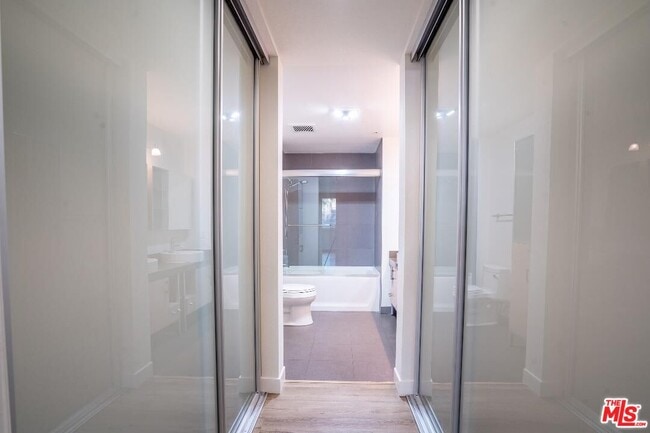 Building Photo - 1234 Wilshire Blvd