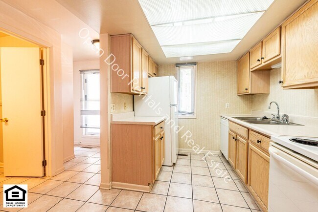Building Photo - 15110 Tally Ho Dr