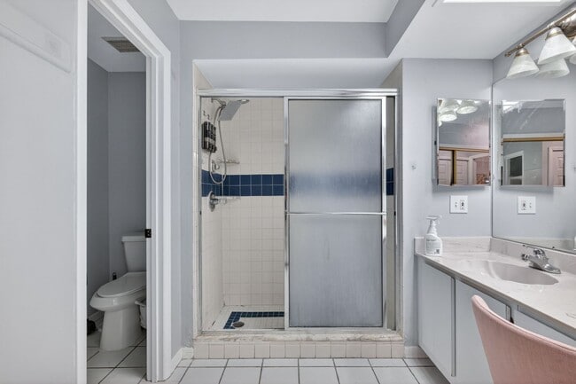 Building Photo - Cozy 3 Bedroom Available in Tampa!