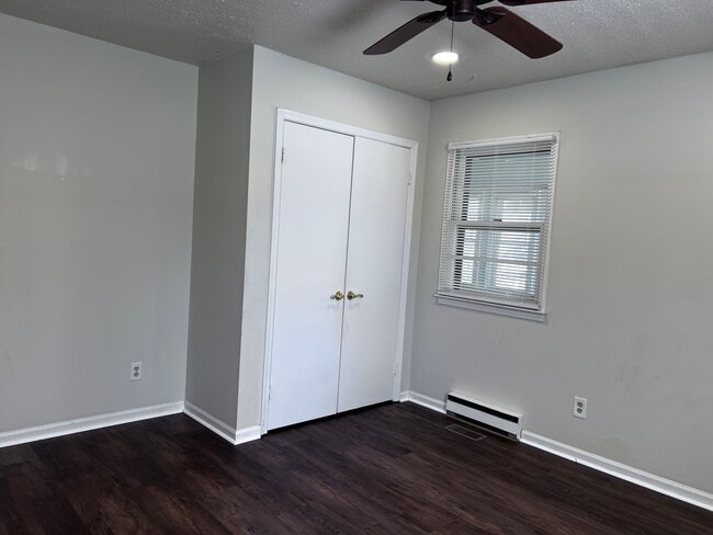 Building Photo - 7400 Barberry Ct