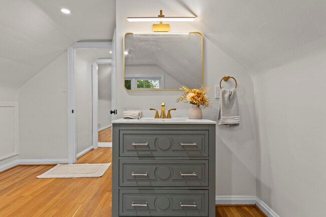 Building Photo - 549 Claymont Dr