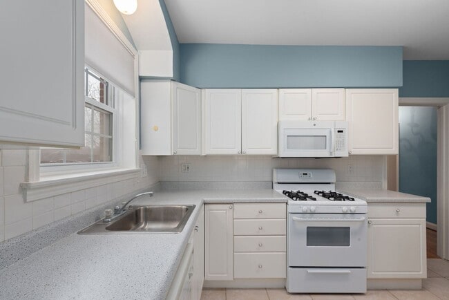 Building Photo - 7710 Brookline Terrace