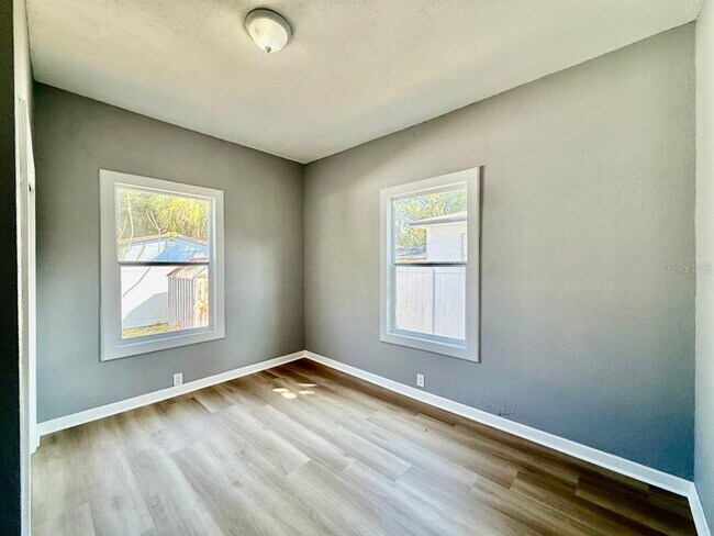 Building Photo - 1216 E 24th Ave