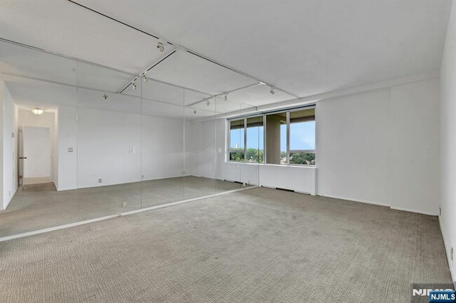 Building Photo - 3 Horizon Rd