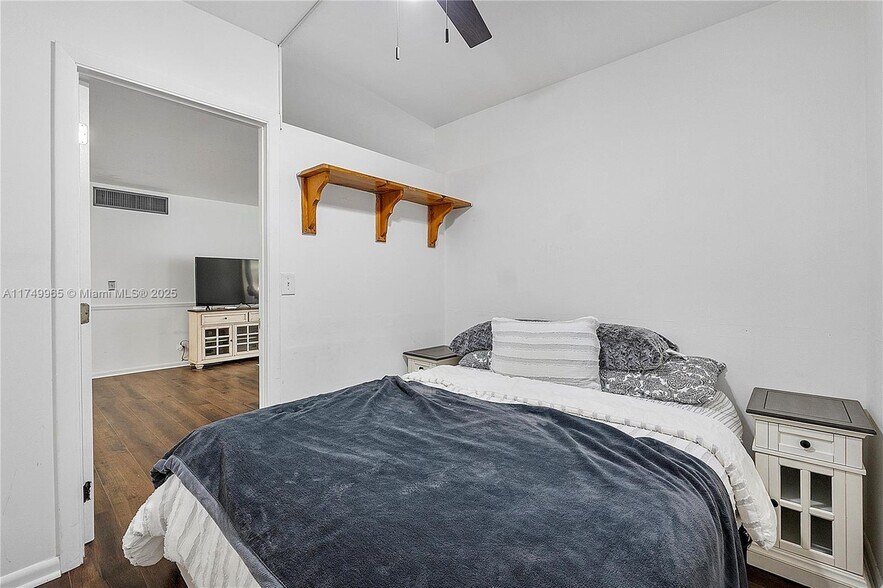 bedroom 2 - 5005 Collins Ave