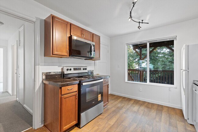 Building Photo - ALK - 1820 Sylvan Highlands Triplex