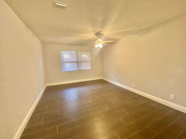 Building Photo - 5975 Forest Hill Blvd
