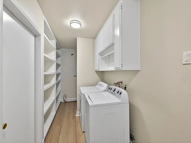 Building Photo - 3 bedroom 2 bath in Dry Creek School District.