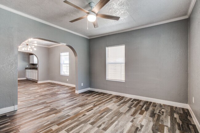 Building Photo - Single-Family Home Available!