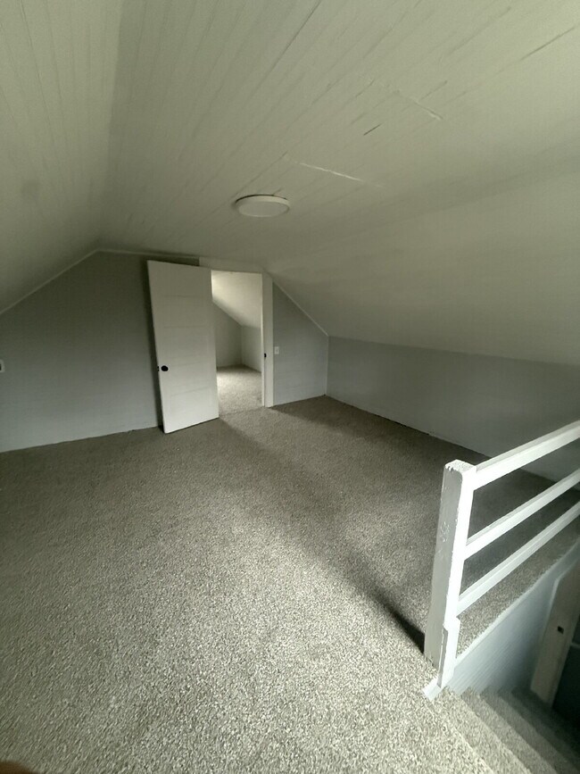 Building Photo - 2 bedroom 1 bath Home in Hurt VA with large yard just minutes to downtown Altavista.