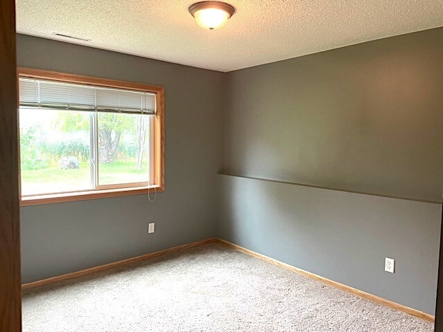 Building Photo - 707 E 7th St