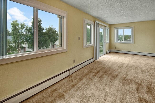 Arctic Sun Apartments - Living Room - Arctic Sun