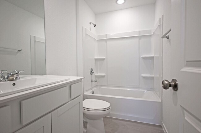 Building Photo - 2423 Shady Grv