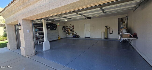 Building Photo - 6435 W Buckskin Trail