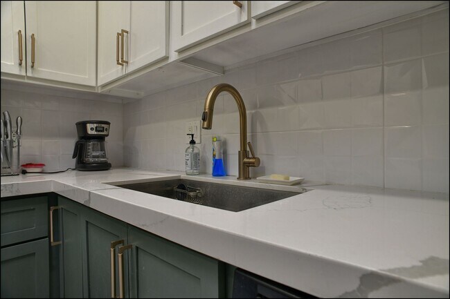 Building Photo - Available to View