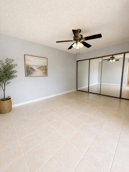 Building Photo - 3725 Village Dr