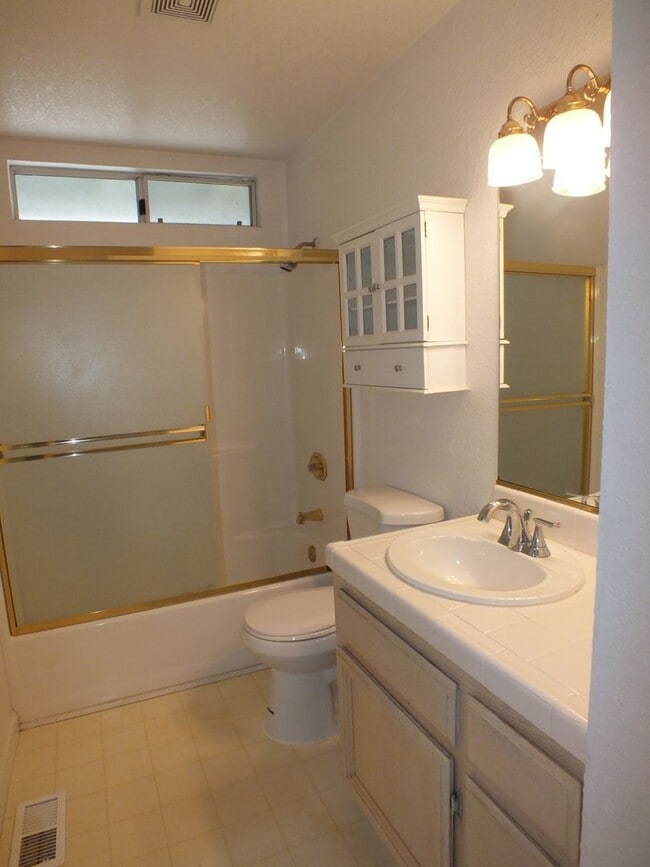 Building Photo - Placerville 3/2 home
