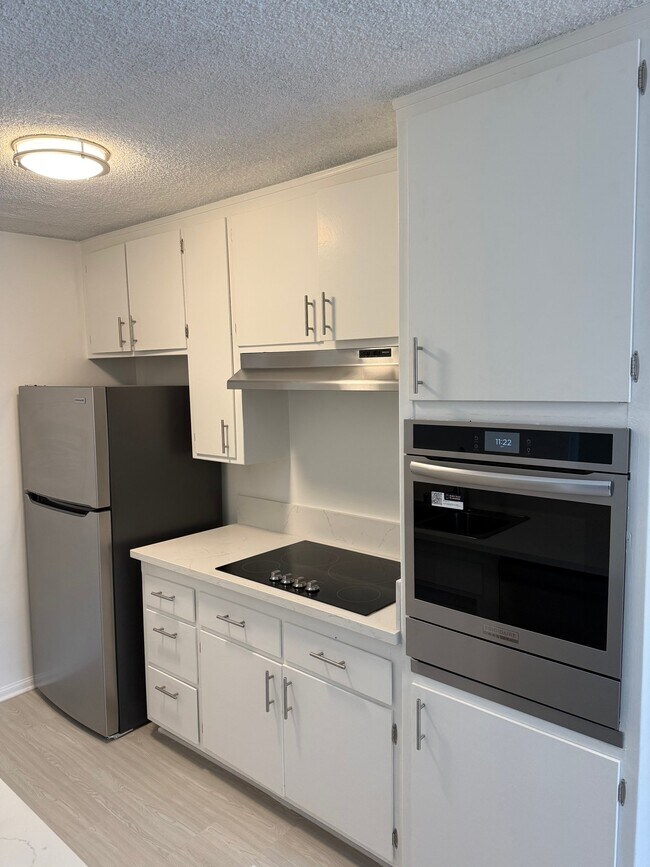 Building Photo - 310 S Sherbourne Dr
