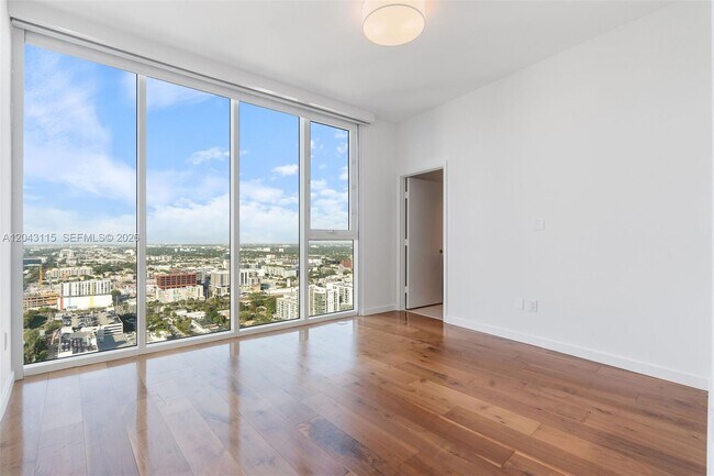 Building Photo - 2020 N Bayshore Dr