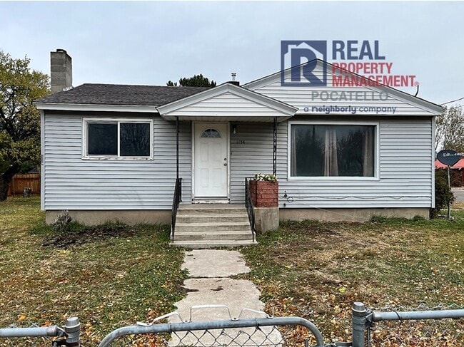 Primary Photo - 4 bedroom 2 bath - 1 Car Detached Garage -...