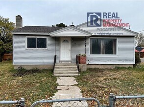 Building Photo - 4 bedroom 2 bath - 1 Car Detached Garage - Small dog negotiable