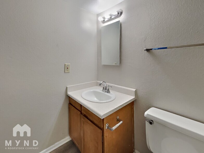 Building Photo - 15049 N 29th Ave