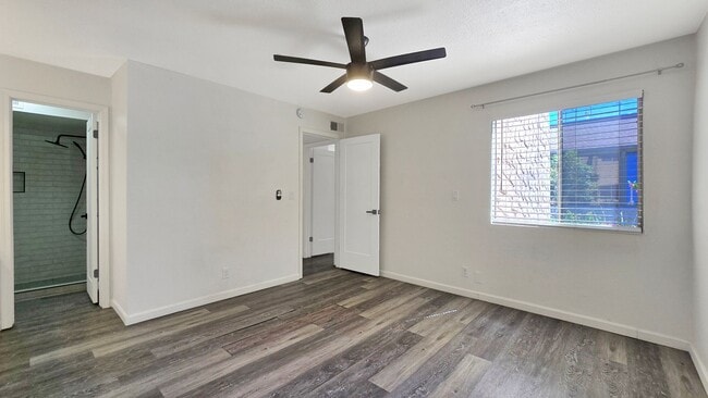 Building Photo - Pleasant 2b/2ba Condo in Wonderful South S...