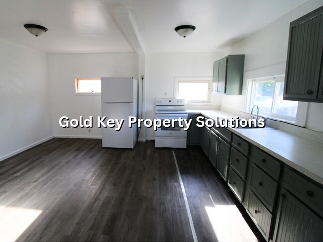 Building Photo - 2 BR 2 BA House with 2-Car Garage and Cent...