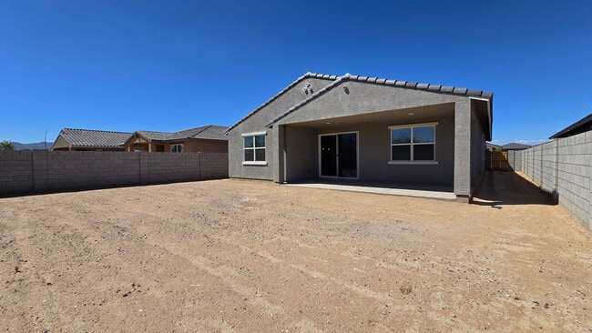 Building Photo - 17863 W Elm St