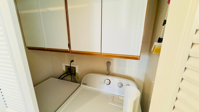 Building Photo - 107 Half Moon Cir