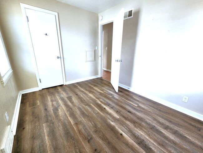 Building Photo - 3-bedroom single family - Available now!