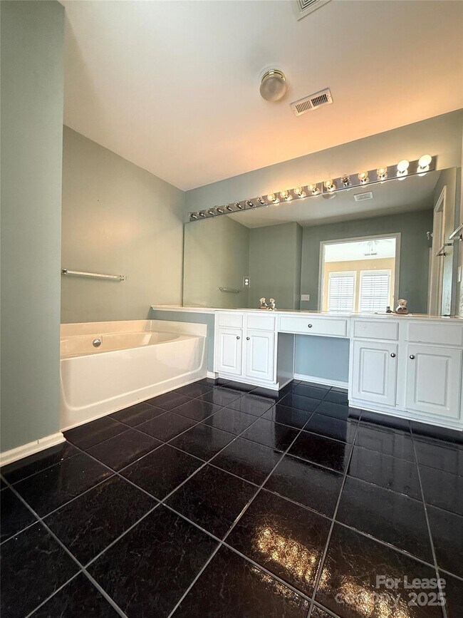 Building Photo - 8005 Flanders St