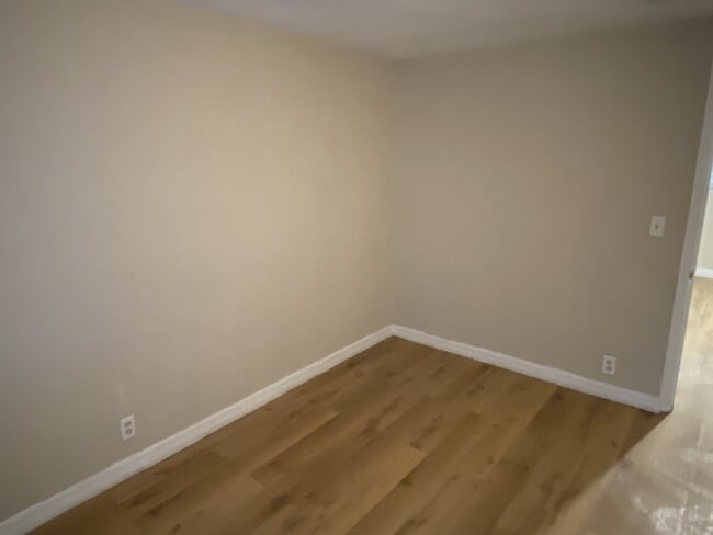 Building Photo - 1040 Line St