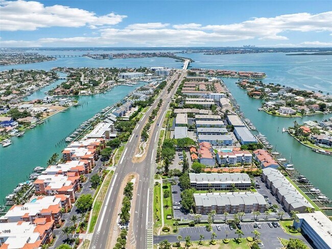 Building Photo - 637 Pinellas Bayway