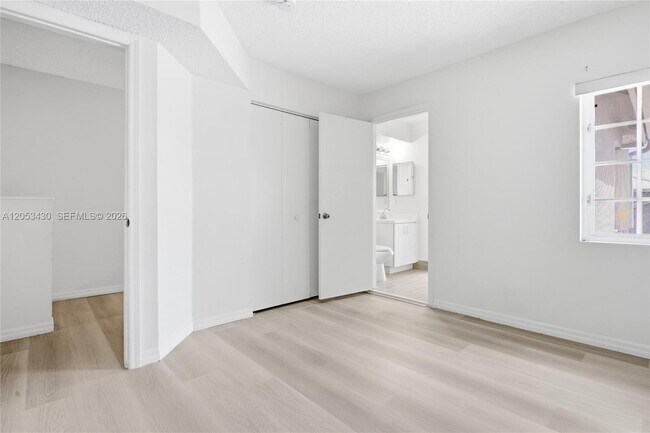 Building Photo - 2066 Madeira Dr
