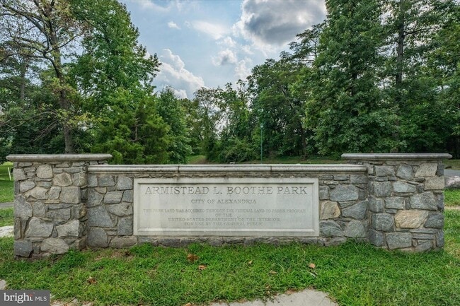 Building Photo - 5015 Waple Ln