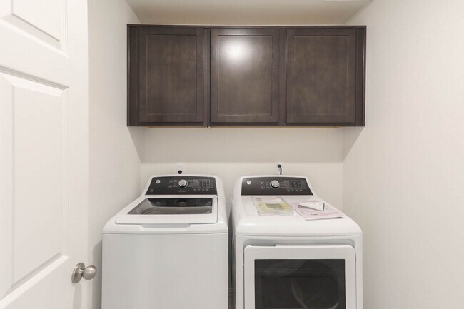 Building Photo - Brand New Inspirada Beauty With 1st Floor Bed and Bath