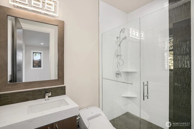 Building Photo - 9206 NE 24th St