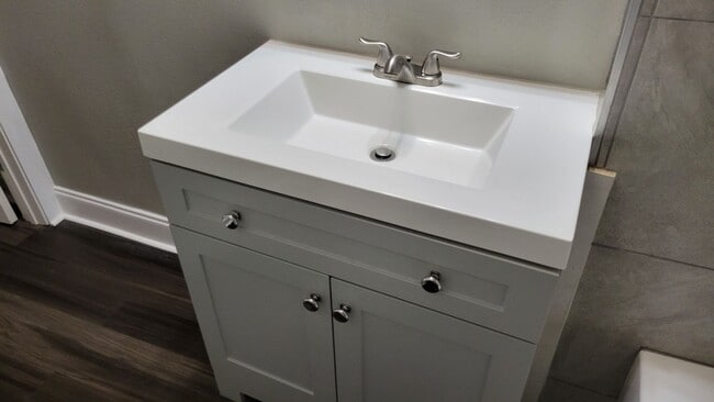 Building Photo - Totally Updated 3/1/2 A MUST SEE! Available July 2026