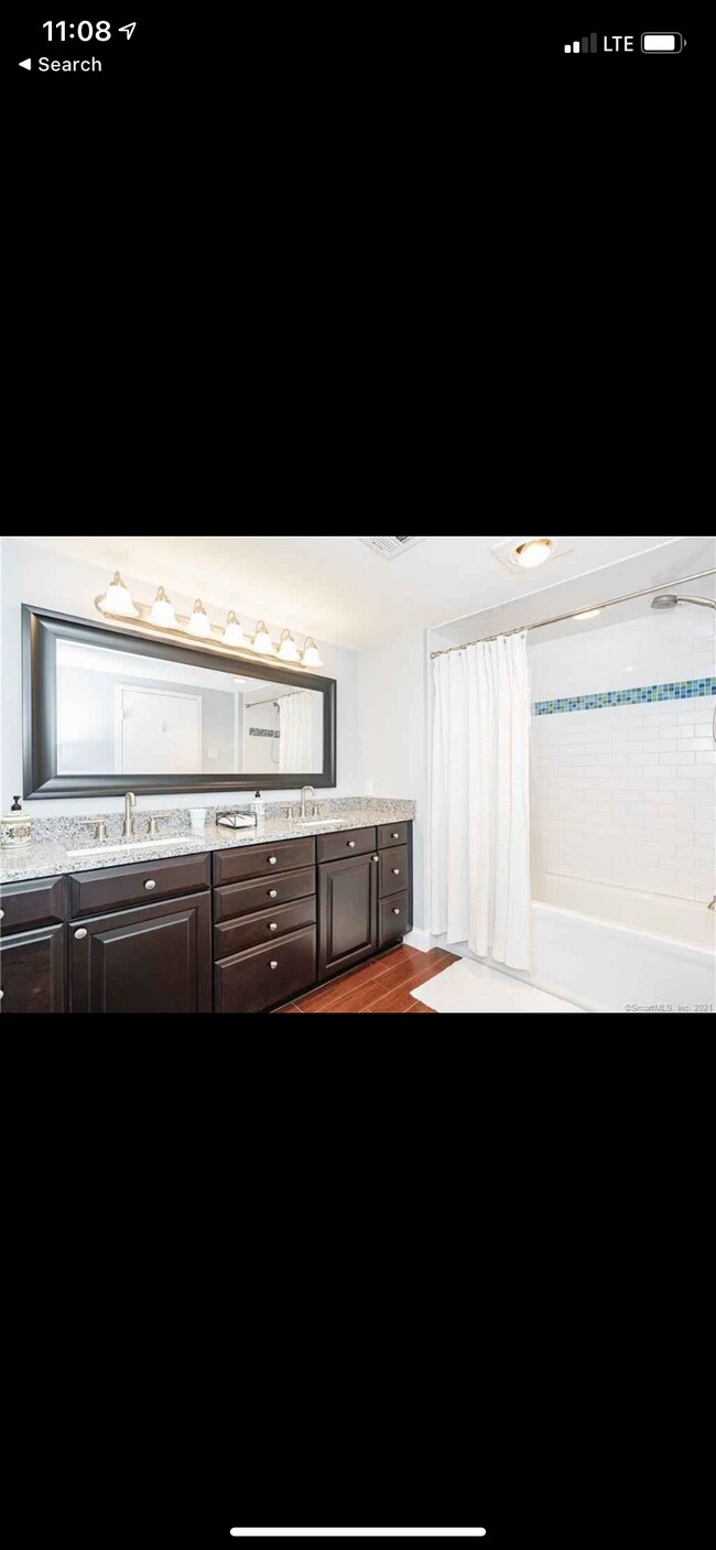 Building Photo - 1028 Farmington Ave